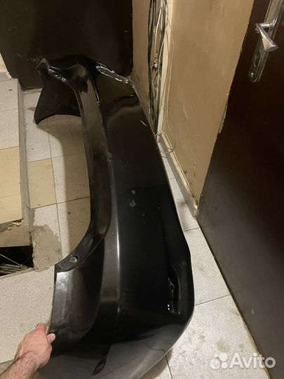 Задний бампер. На тойота королла оригинал