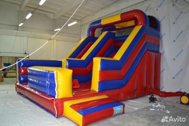 Надувной лабиринт с горкой
