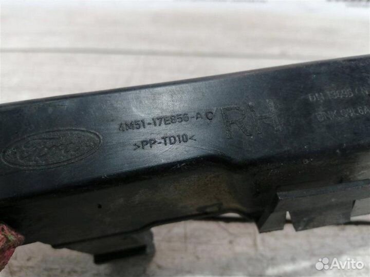 Кронштейн переднего бампера правый Ford Focus 2