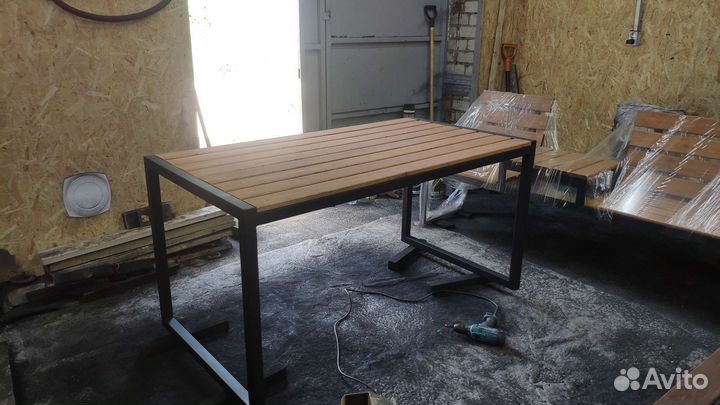 Садовый стол