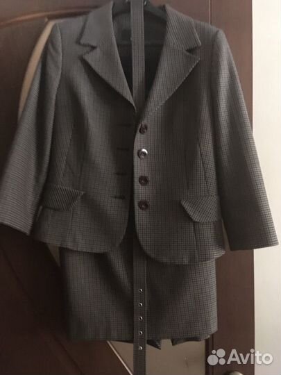 Костюм с юбкой