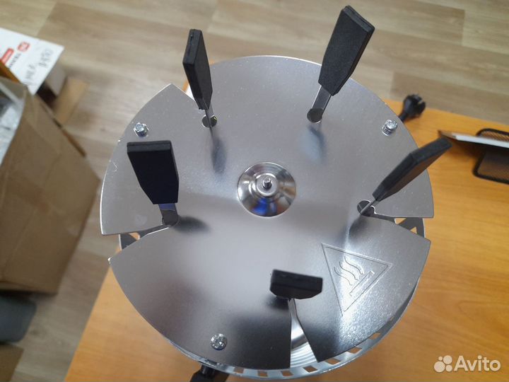 Электрошашлычница новая Lira LR 1305