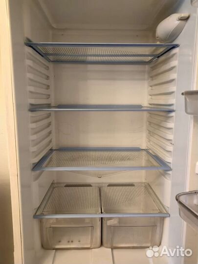 Холодильник Indesit c 240g