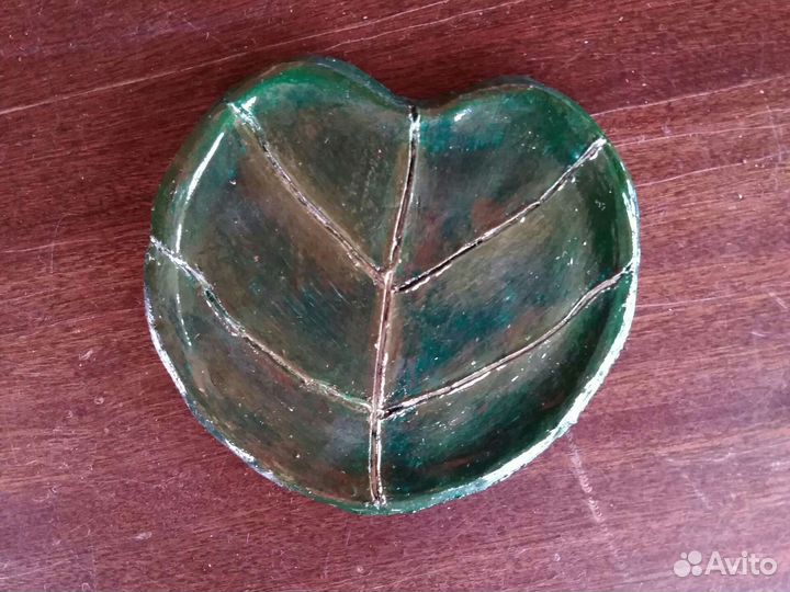 Декоративные тарелки листья ручной работы из глины