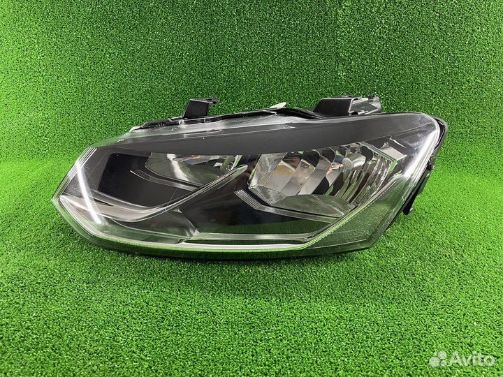 Фара левая Polo 15-20