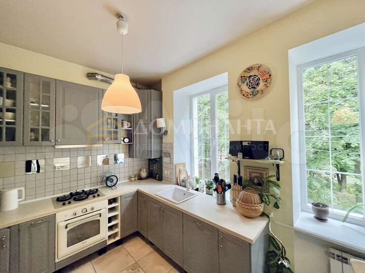 4-к. квартира, 102 м², 2/4 эт.