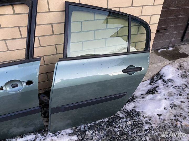 Дверь Renault Megane II (2002–2006)