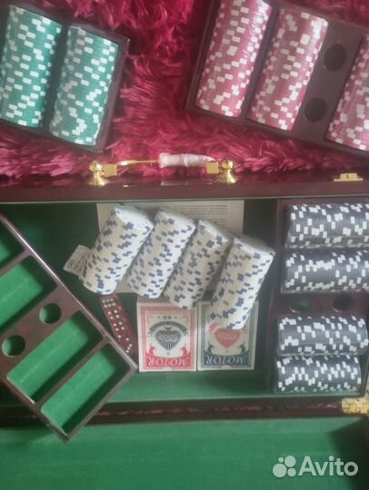 Покерный набор на 400 фишек