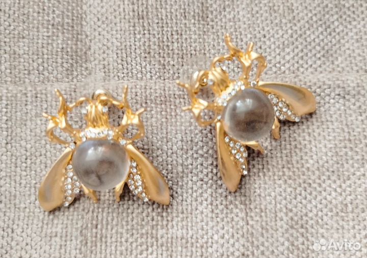 Серьги и брошь в виде насекомых