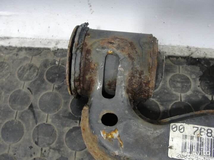 Рычаг передний правый нижний Mercedes W208