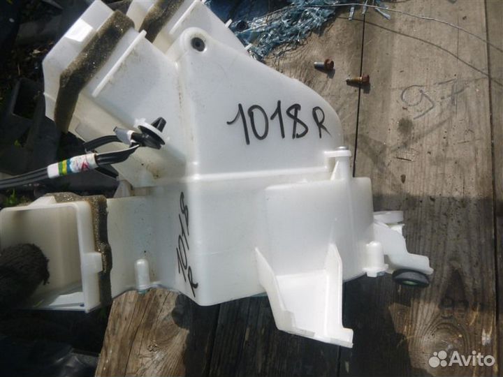 Мотор охлаждения батареи Lexus Ls600Hl UVF46