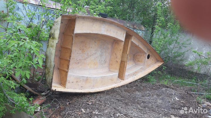 Лодка деревянная