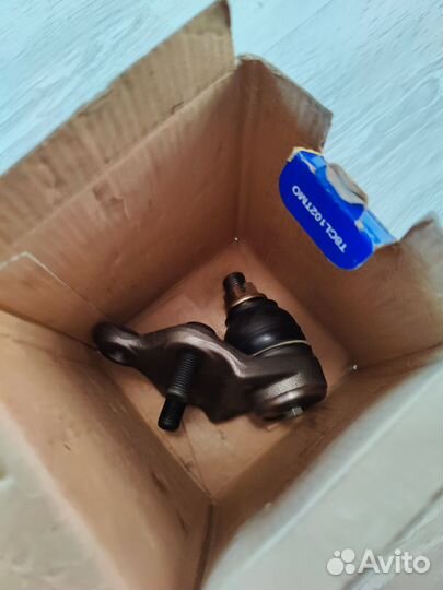 Шаровая опора передняя левая Moog vobJ1860