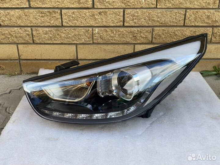 Фара левая ксенон Hyundai IX 35 рест LED