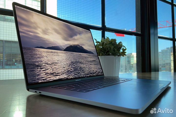 Macbook pro 2019, Intel Core i9, 32 гб RAM, 16