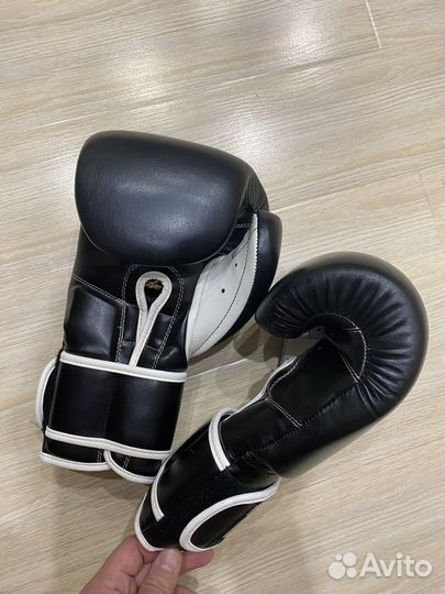 Боксерские перчатки