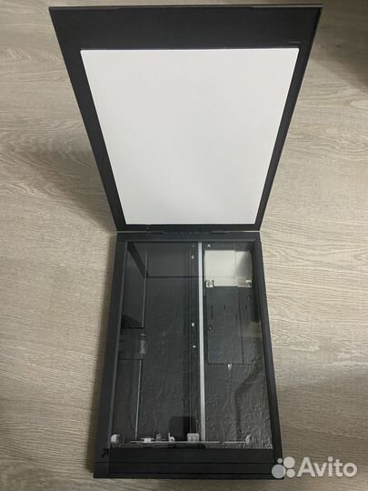 Продаю сканер canonscan lide 300