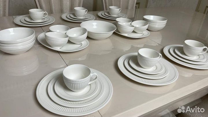Наборк посуды, сервиз