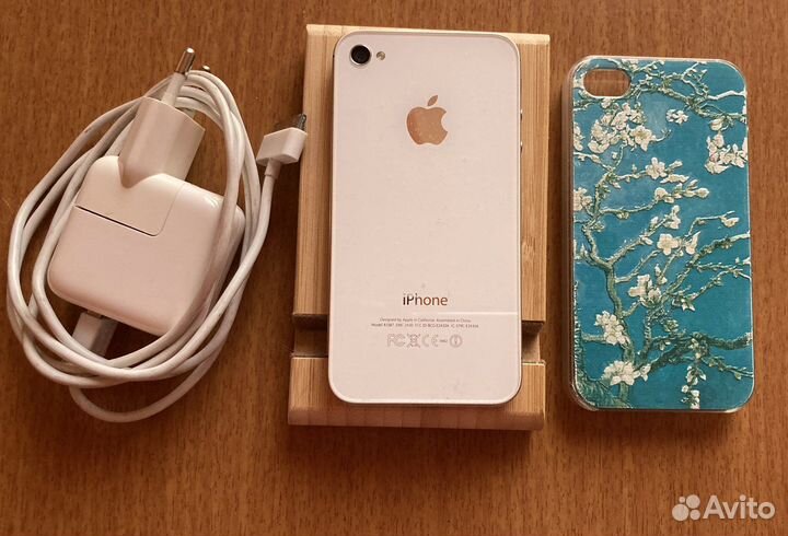 Телефон iPhone 4s