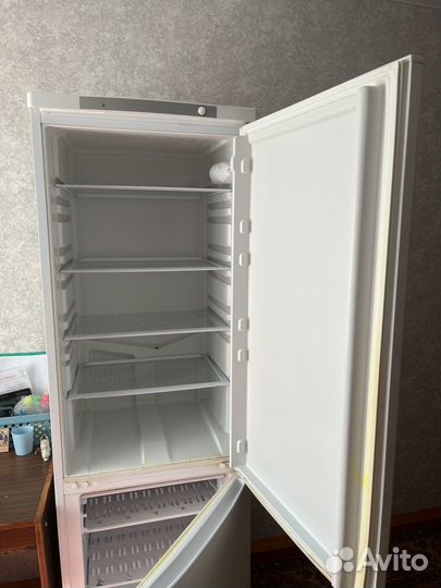 Холодильник бу Indesit 2х камерный
