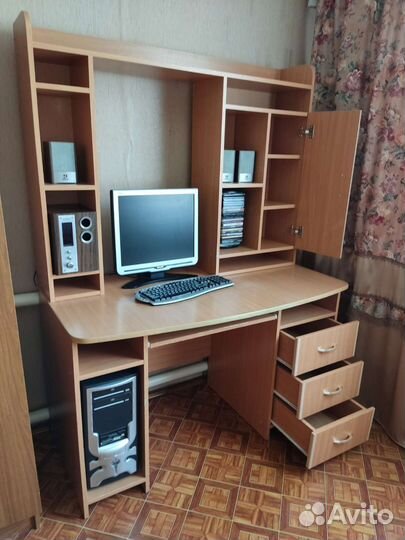 Компьютерный стол