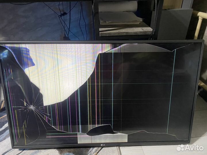 Продам на запчасти телевизор не рабочий LG