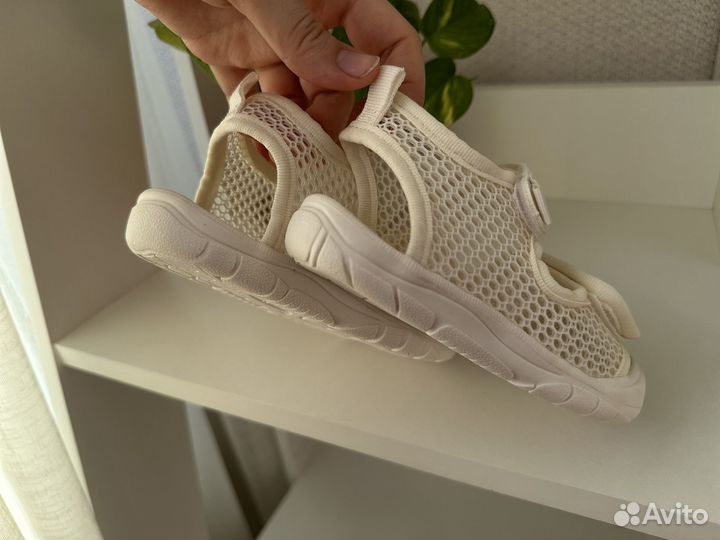 Новые сандалии детские летние с закрытым носом 24