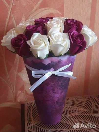 Букет из мыльных и пенных роз с конфетами