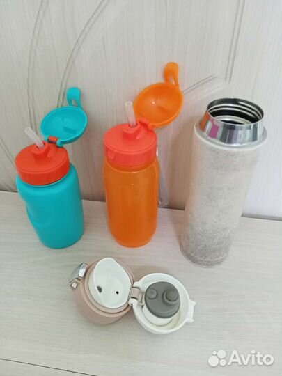 Термос и две бутылочки для воды, напитков