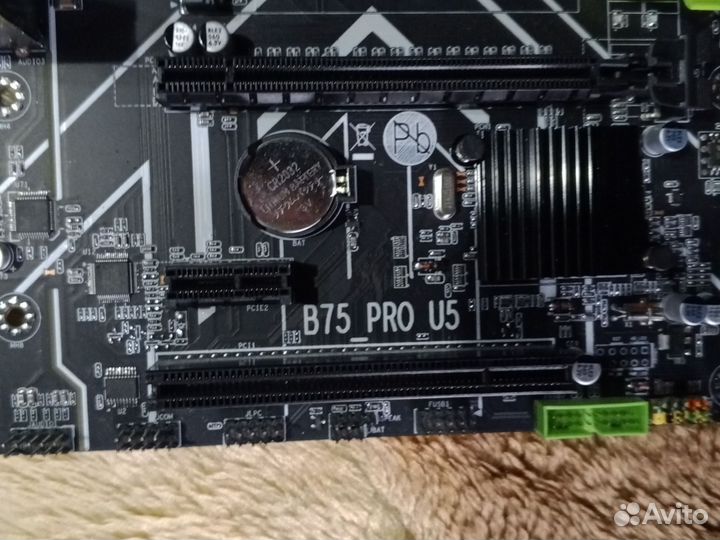 Материнская плата с процессором и памятью