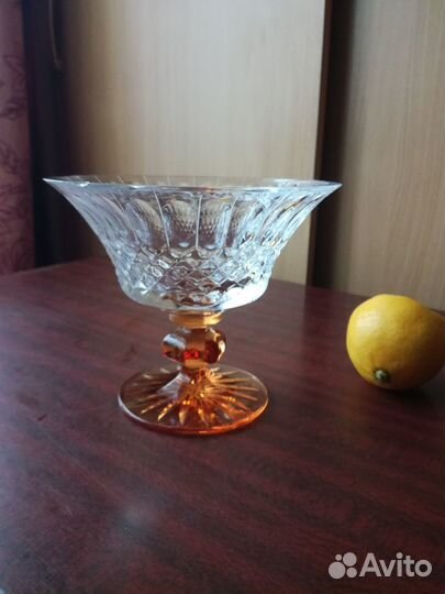 Ваза хрустальная на ножке ГДР