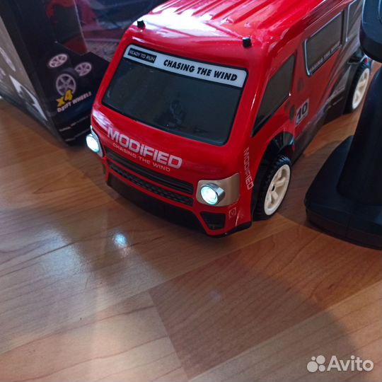 Полный привод машинка 1:16 на пульте 2.4 ггц