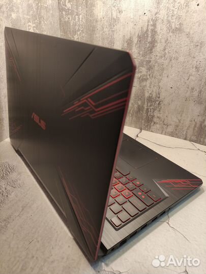 Мощный Asus c IPS/GTX 4GB/i7-7700HQ/16 RAM