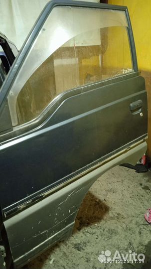 Двери Mitsubishi Delica, 1991