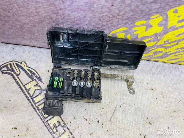 Блок предохранителей акб аккумулятор Octavia 1998