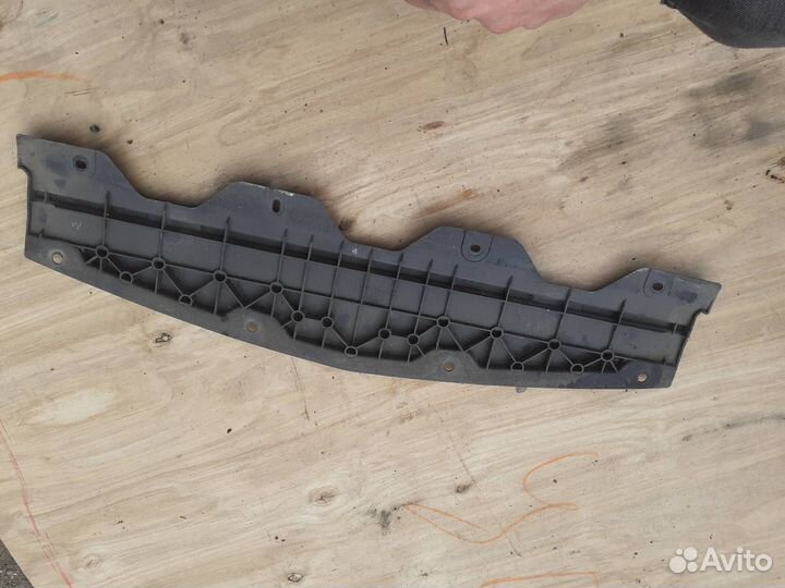 Дефлектор радиатора нижний Nissan Fuga Y50