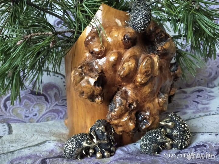 Бронза. Ёжики, семейство. Ваза из капа