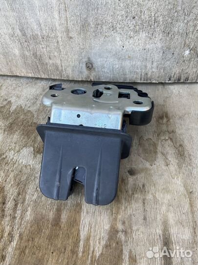 Замок крышки багажника Audi A5 8T