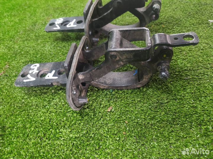 Петли багажника Volvo V70