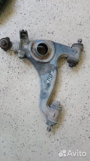 Рычаг нижний Мерседес 124 е230