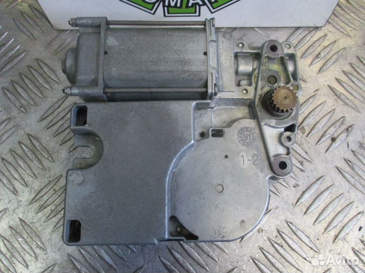 Моторчик люка Golf 3 / Vento 1992г