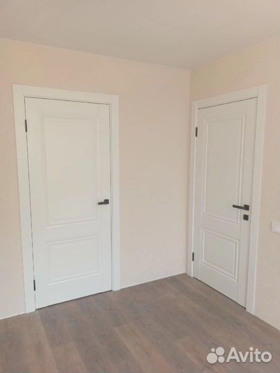 Классические белые двери из экошпона