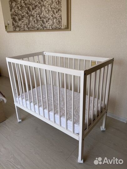 Детская кроватка с матрасом