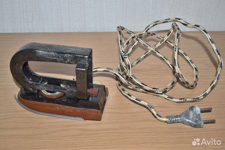 Утюг дорожный Эра