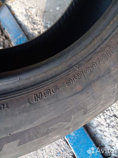 Bridgestone ST30 215/65 R16 98