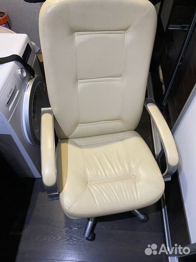 Офисное кресло