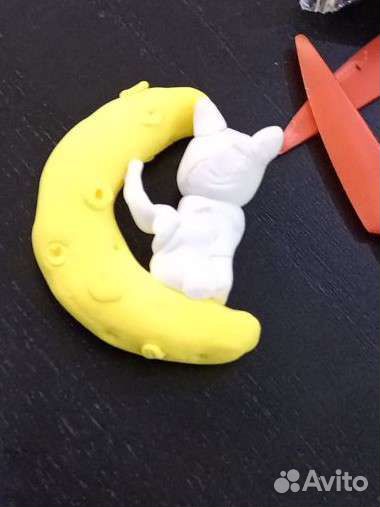 Котик на луне