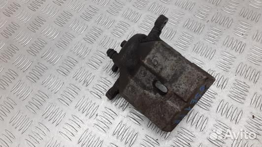 Суппорт тормозной передний правый toyota prius XW3