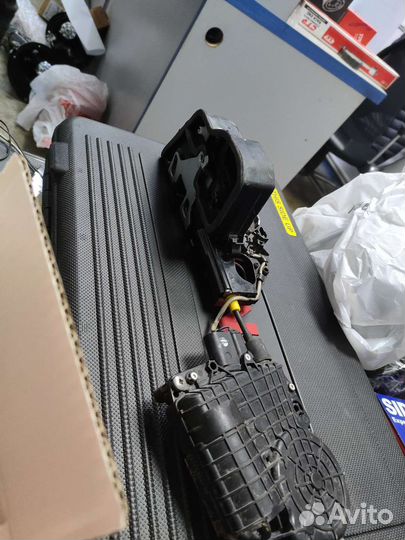 Замок двери+доводчик BMW X5 E70