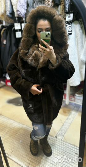 Шуба женская шик с капюшоном теплая